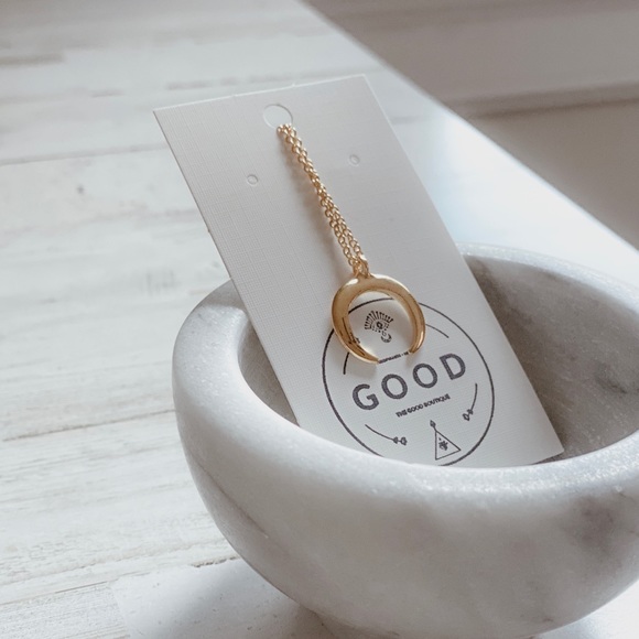 Classic Horn Necklace - Picture 4 of 8